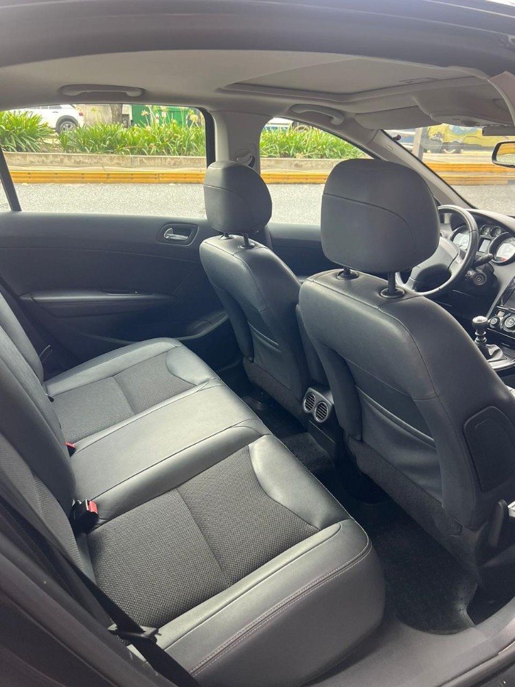 Peugeot 408 Allure Plus — foto 9